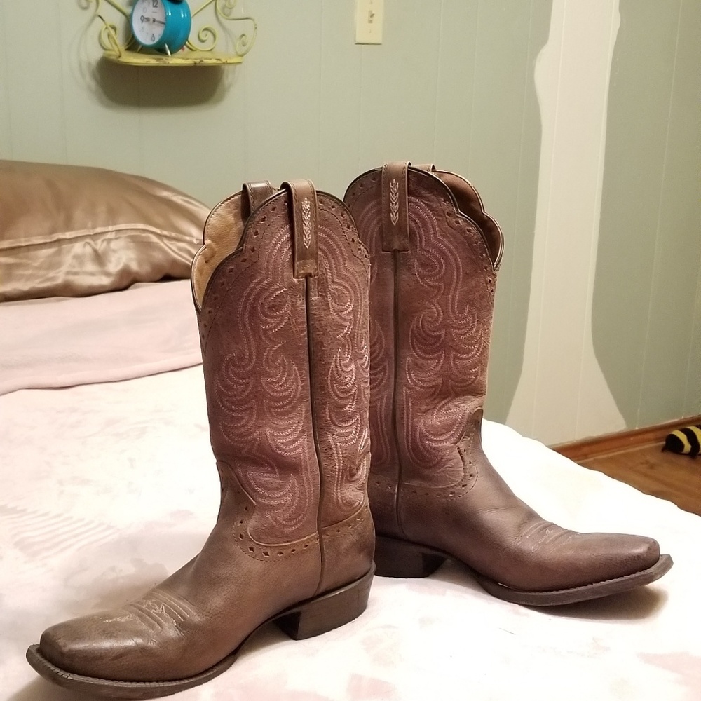 Ariat cowgirl boots
